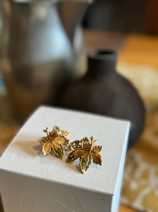 Vintage leaves studs