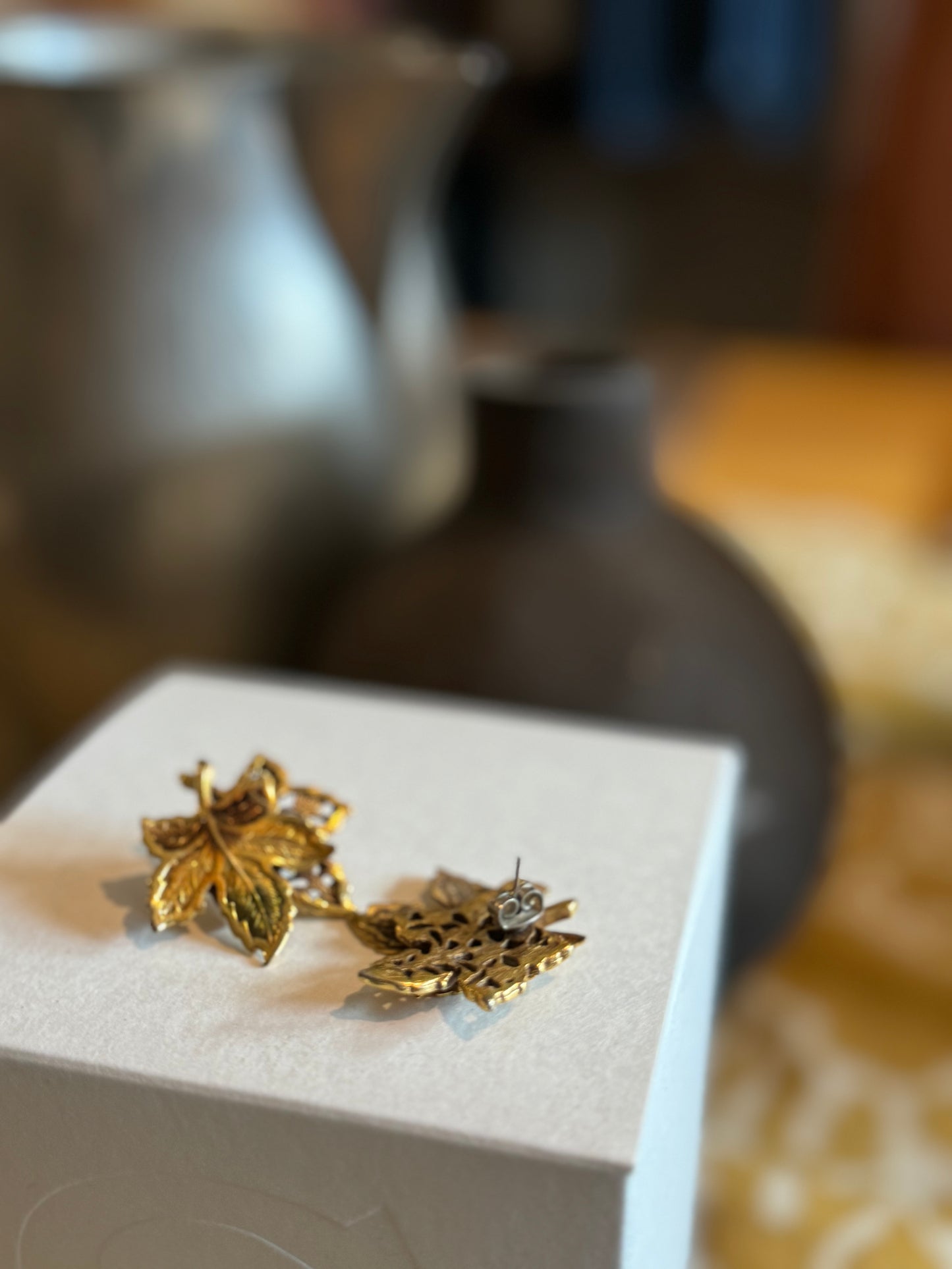 Vintage leaves studs