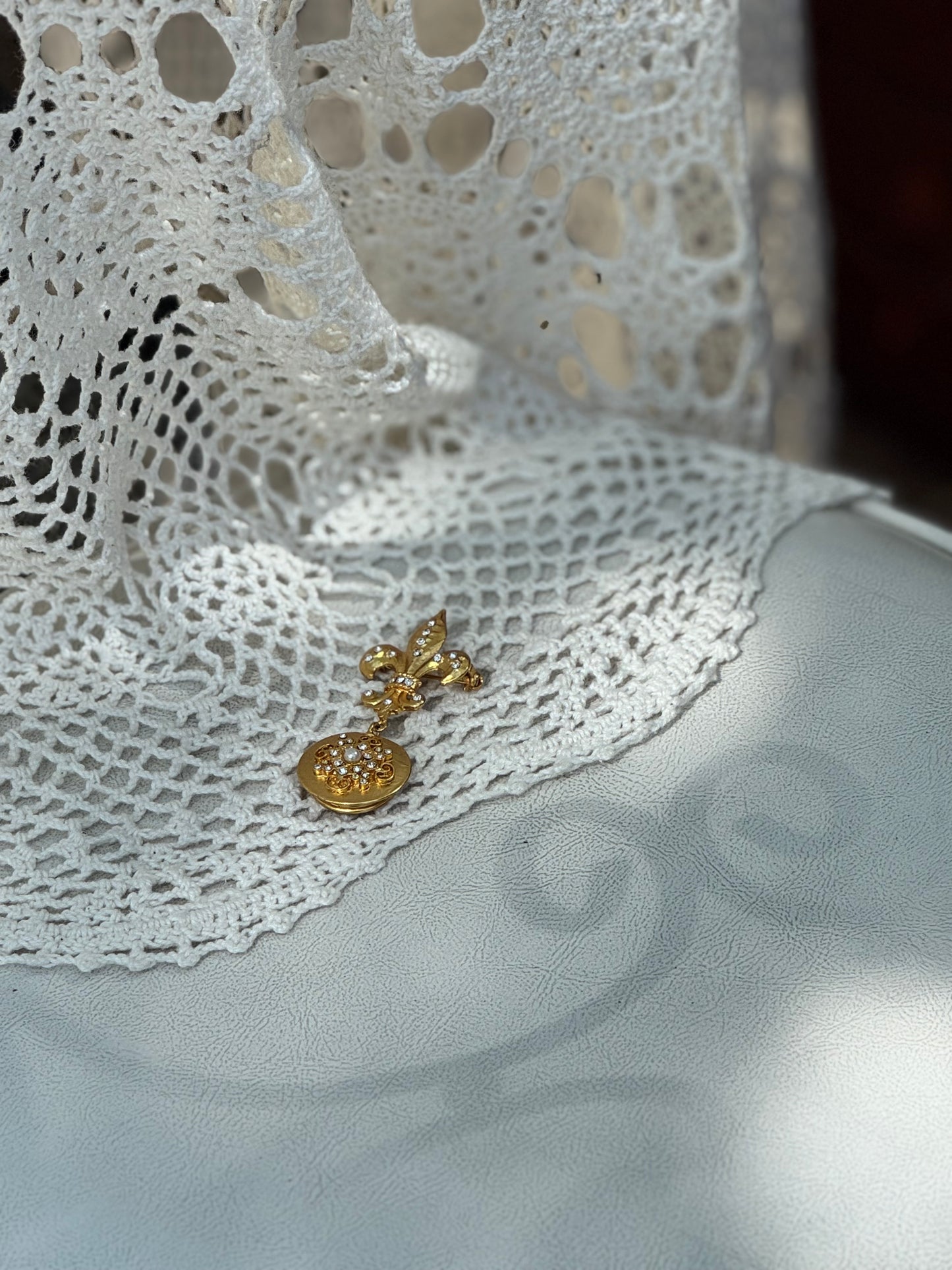 Vintage Fleur De Lis secret locket Brooch