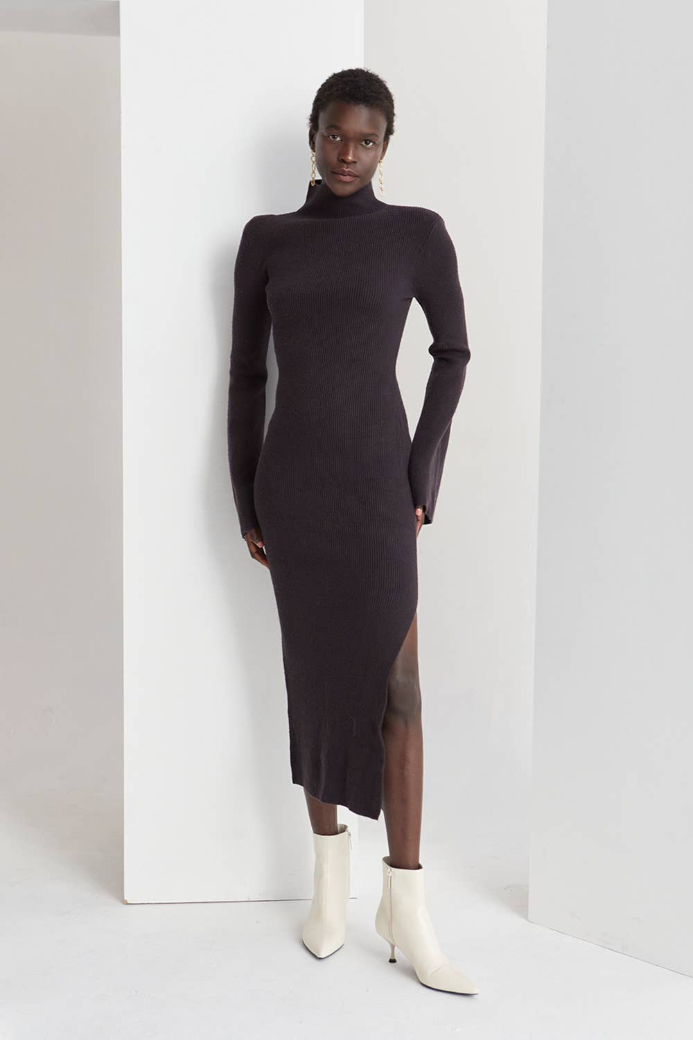 The Hayden Mock Neck Ribbed Maxi Dress in Plum