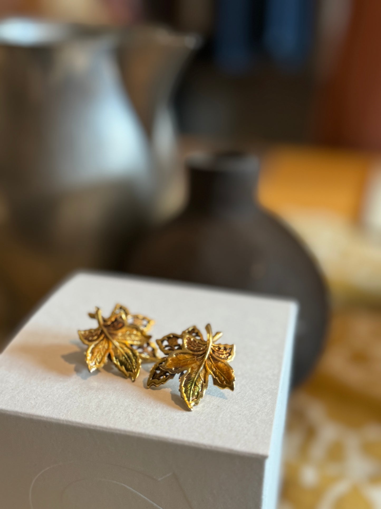 Vintage leaves studs