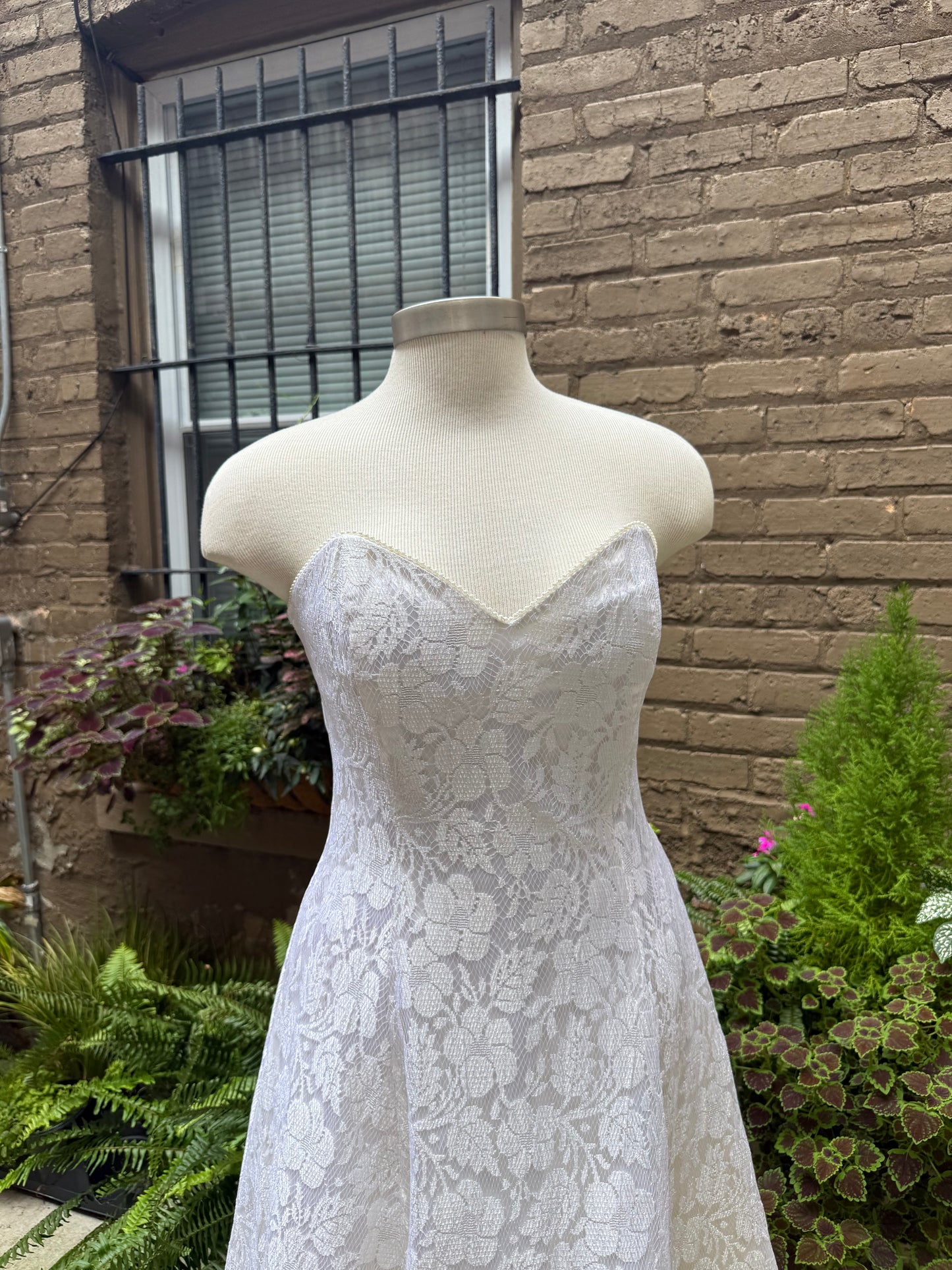 Vintage Betsy & Adam White Floral & Lace Cocktail Dress