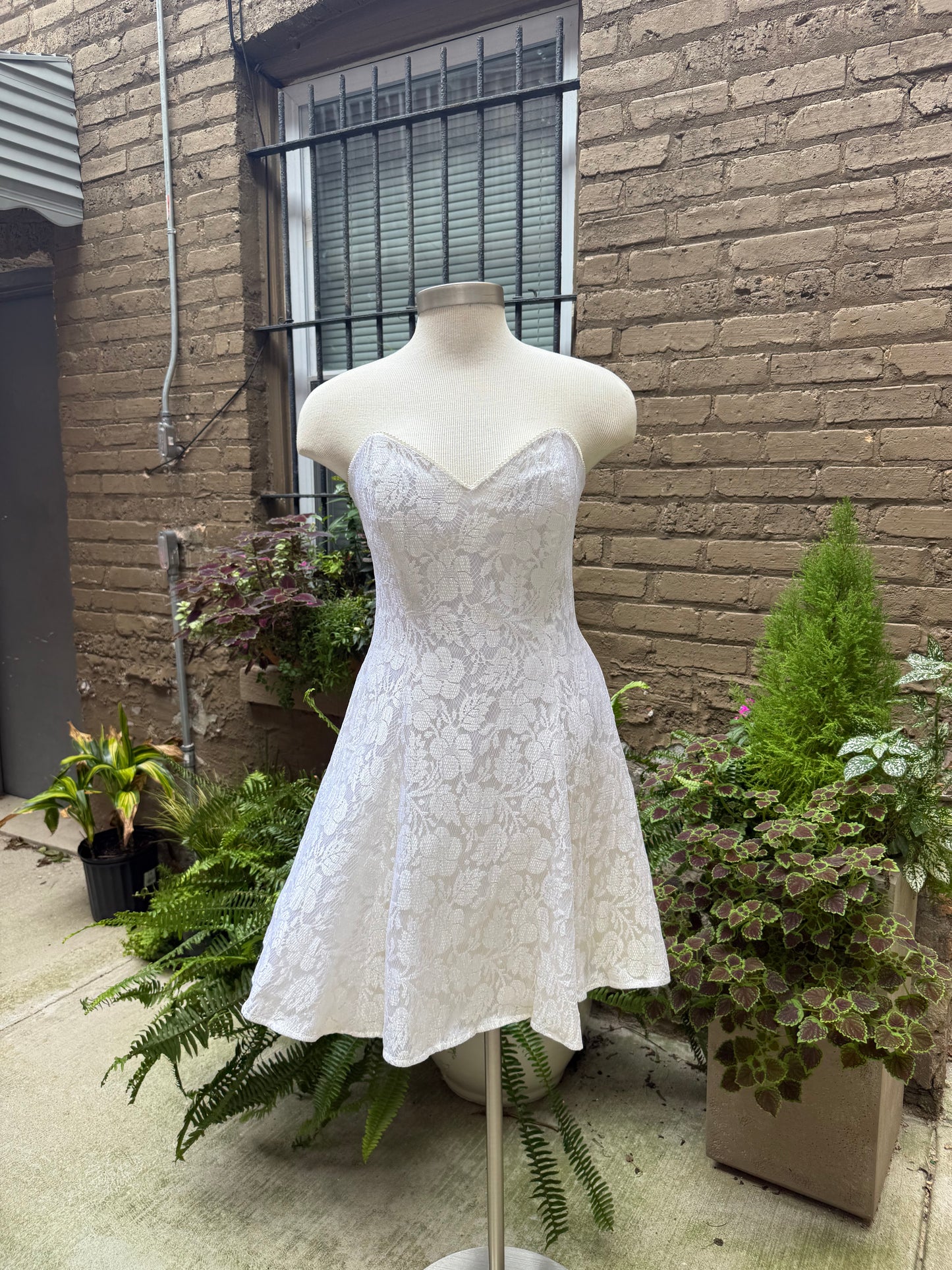 Vintage Betsy & Adam White Floral & Lace Cocktail Dress