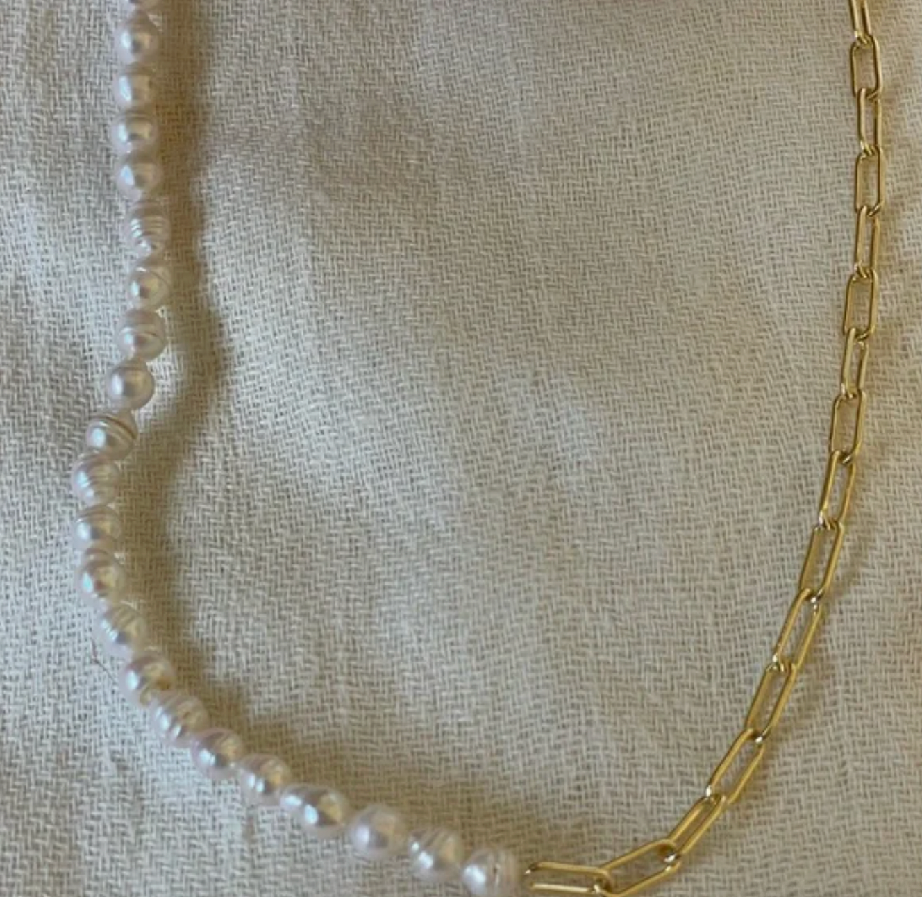 The Laumė Necklace