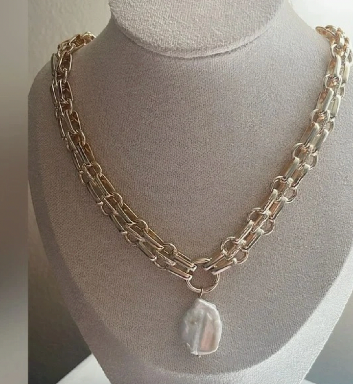 The Ovo Pearl Chain Link Necklace