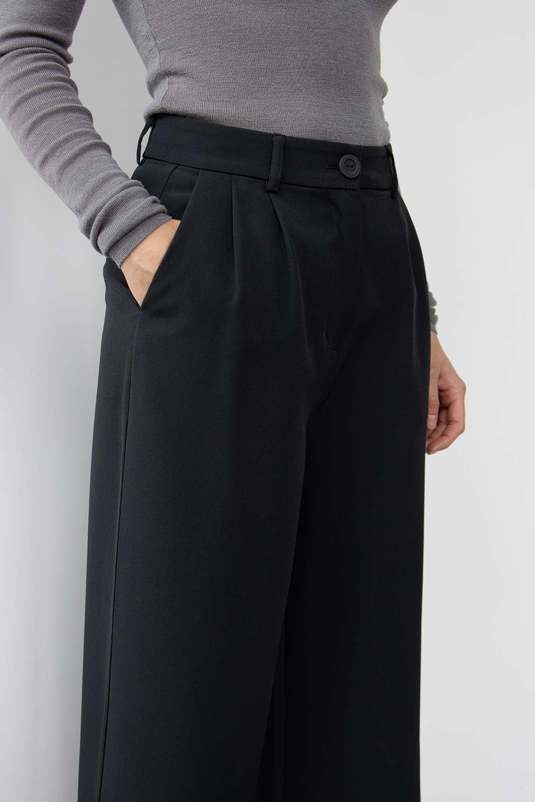 The Ruby Wide Pleated Trouser in Black