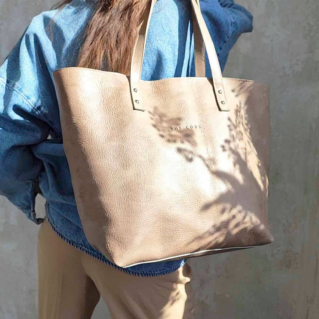 The Arizona Leather Shopper in Taupe