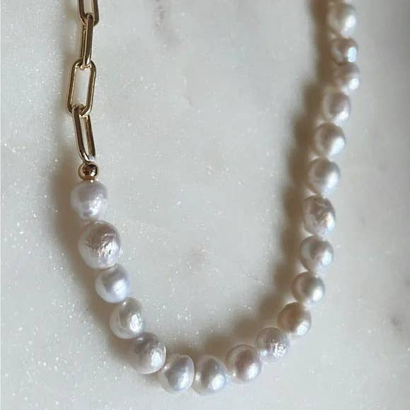 The Laumė Necklace