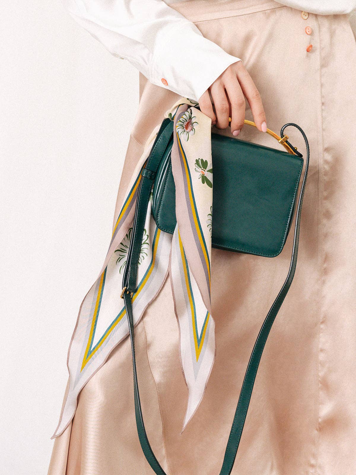 Daisy Silk Diamond Neckerchief in Agate Grey