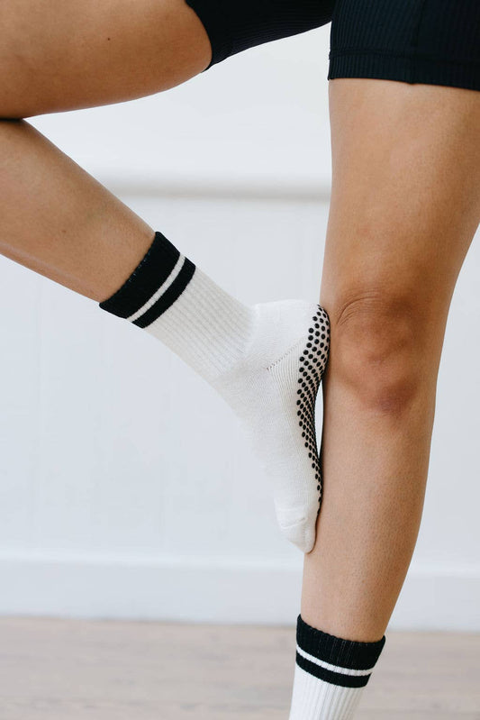 Retro Stripe Crew Grip Socks: Black / 5-7.5