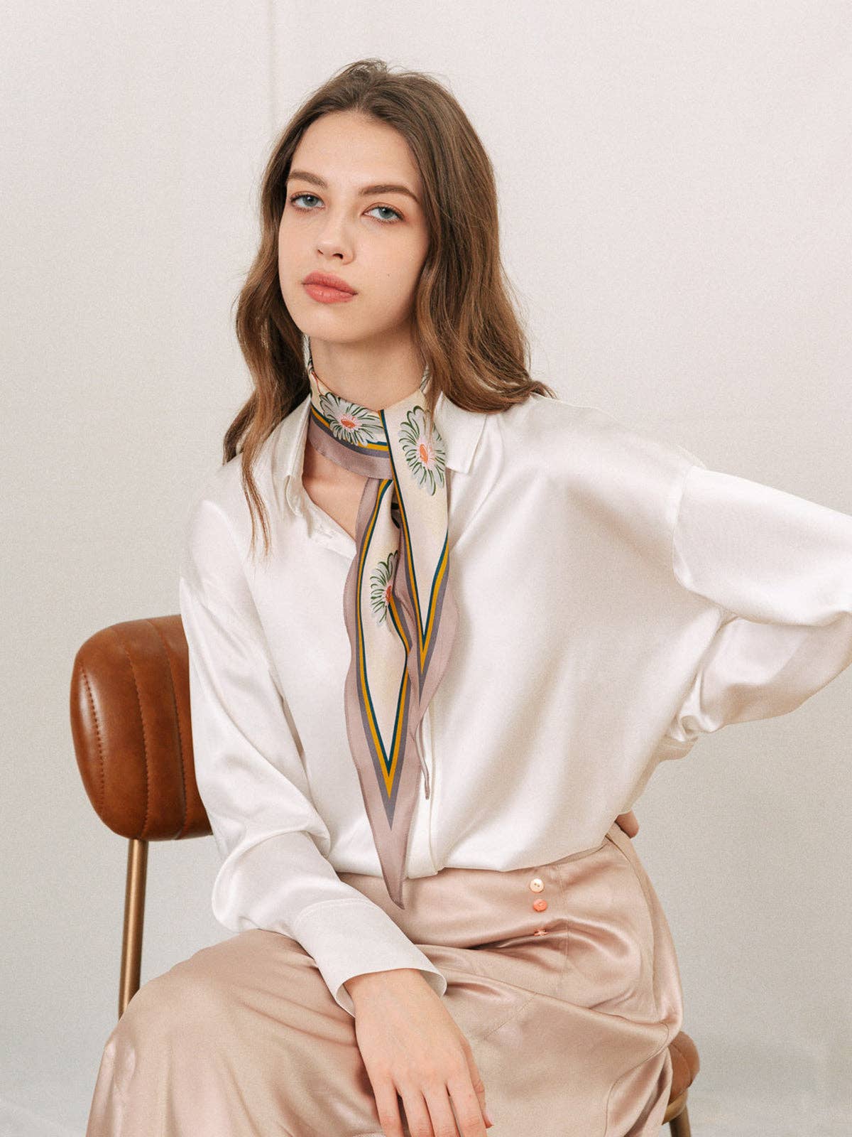 Daisy Silk Diamond Neckerchief in Agate Grey