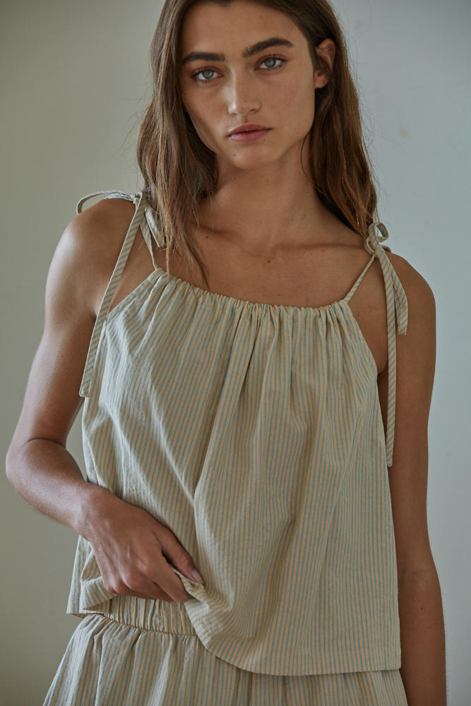 The Shiloh Simple Tie Top in Apricot