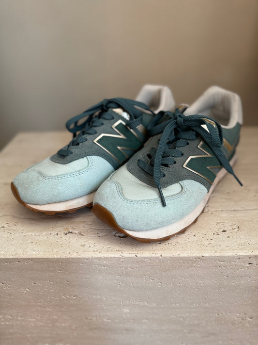 Pre-loved New Balance Agave Green Sneakers