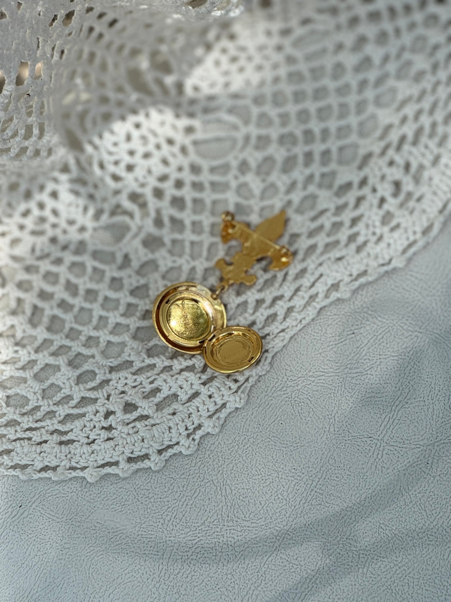 Vintage Fleur De Lis secret locket Brooch