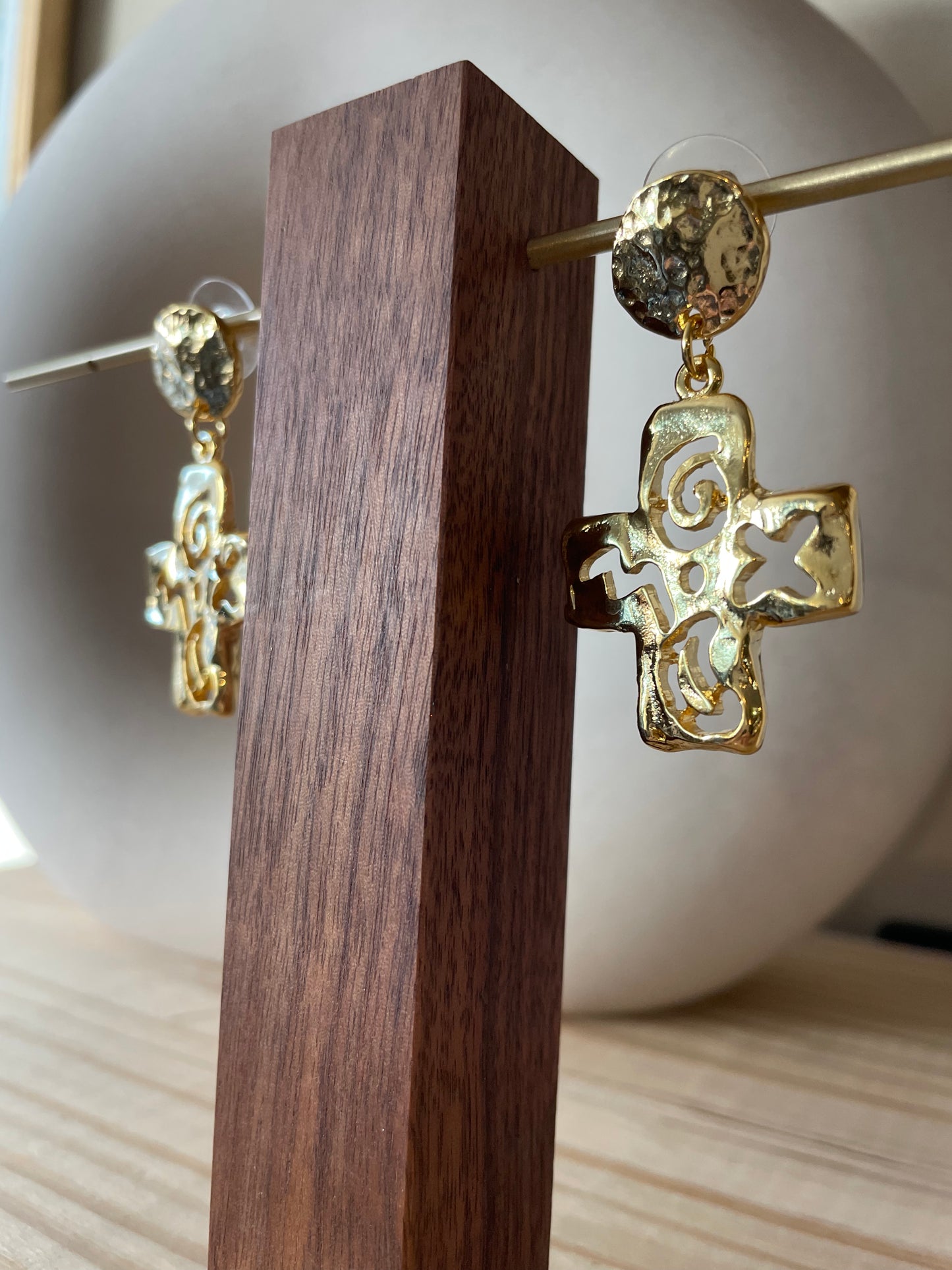 Vintage 1980s Gold Toned Cutout Cross Earrings