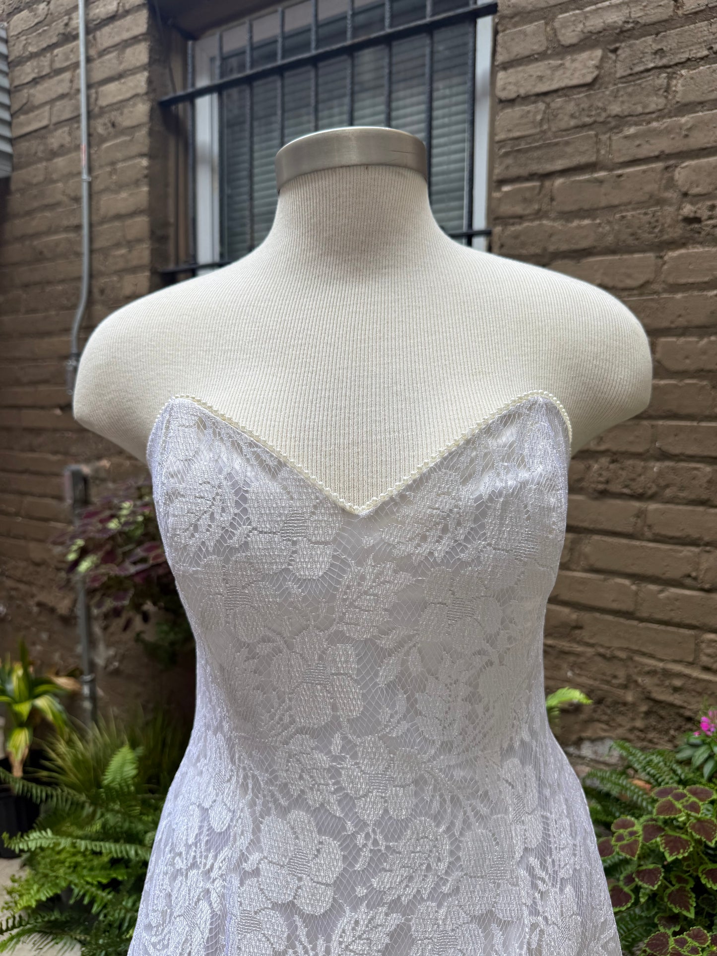 Vintage Betsy & Adam White Floral & Lace Cocktail Dress