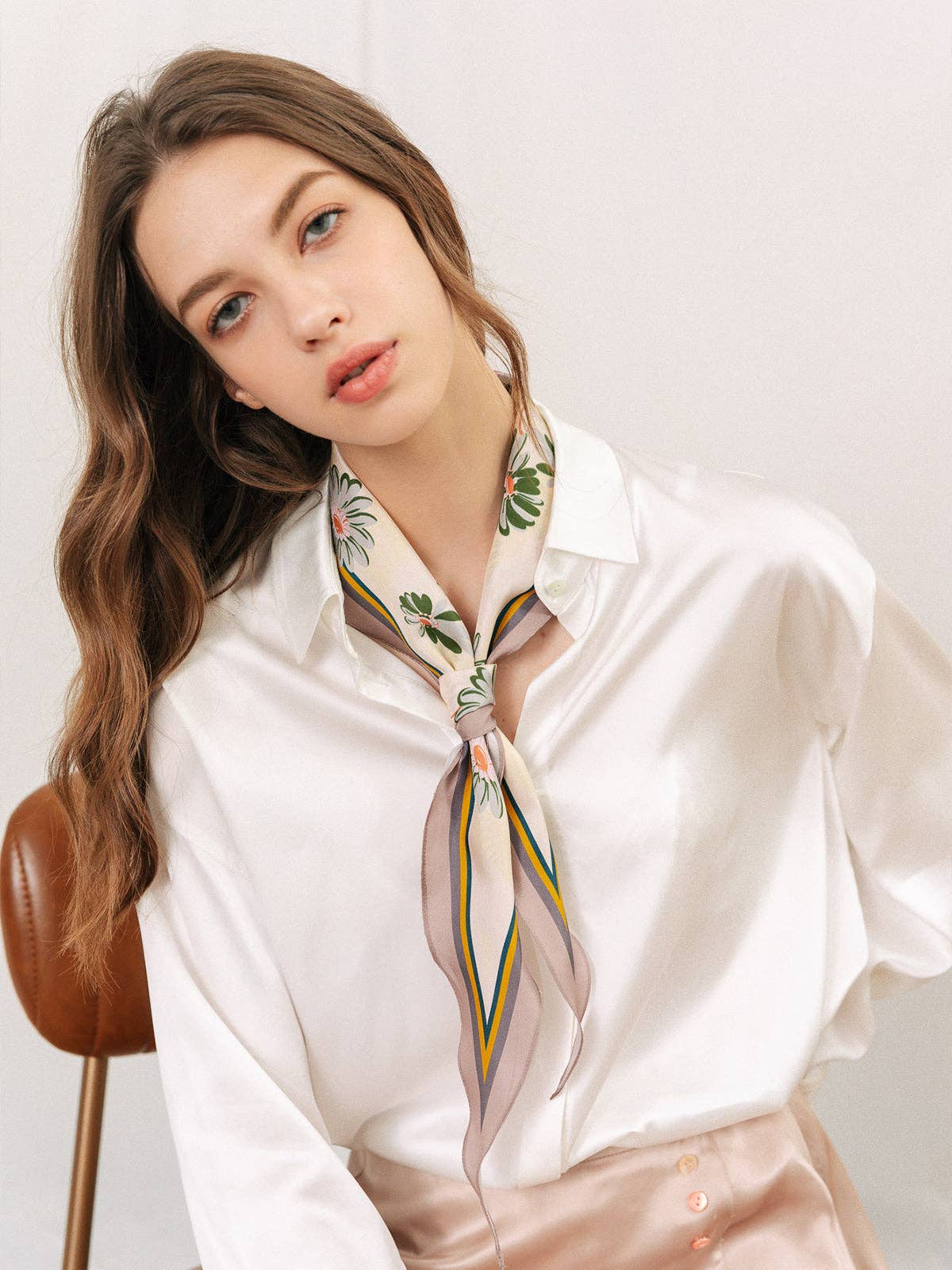 Daisy Silk Diamond Neckerchief in Agate Grey