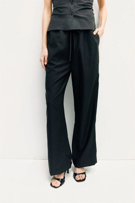 The Allie Pants in Black
